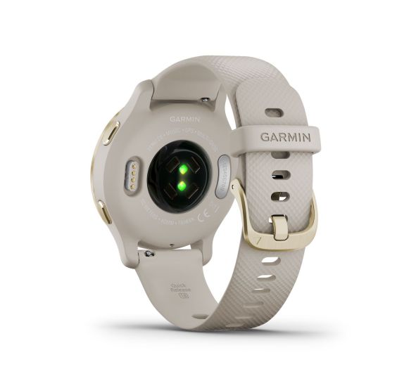 La célèbre montre connectée Garmin Forerunner 245 affichée à