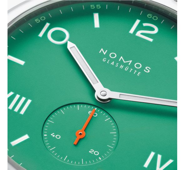 Montres nomos discount