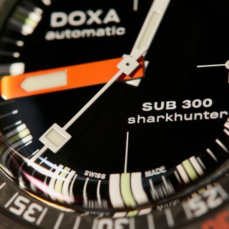 Montre Doxa SUB 300 Carbon Sharkhunter