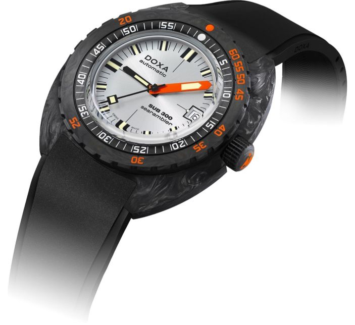 Montre Doxa SUB 300 Carbon Searambler