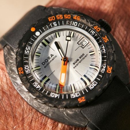 Montre Doxa SUB 300 Carbon Searambler