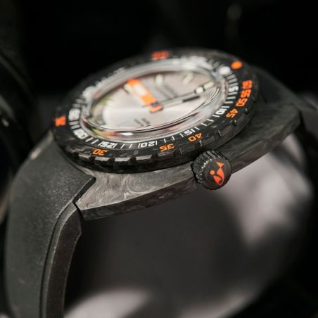 Montre Doxa SUB 300 Carbon Searambler