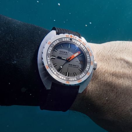 Montre Doxa SUB 300 Ti5 Clive Cussler